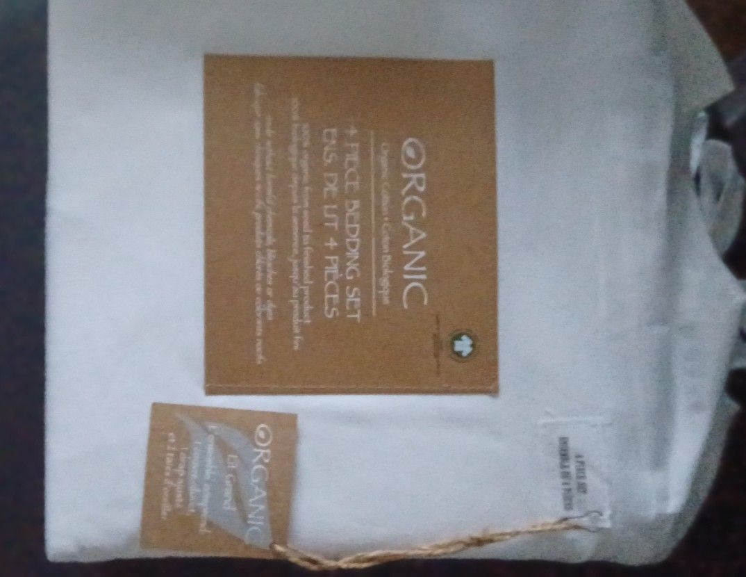 Organic Cotton 4 Piece Bedding Set.Included:duvet Cover,fitted Sheet ,2 Pillowcases Size QUEEN Color White New