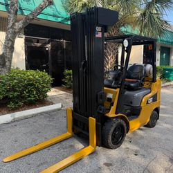 Caterpillar Forklift 5000 LBS - 4 Stage