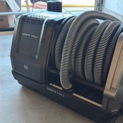 Giraffe tools Retractable Vacuum