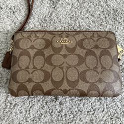 Coach Woman’s Wallet 