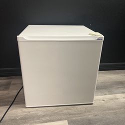 Haier 1.7 Cu Ft Single Door Compact Refrigerator 