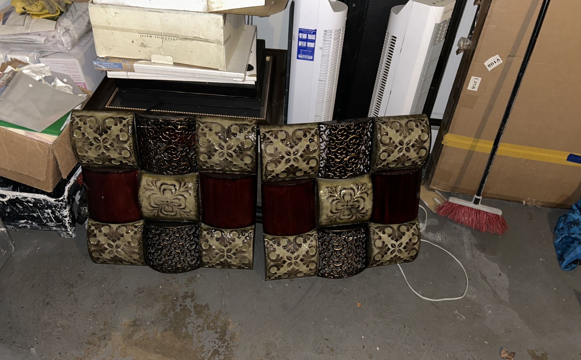 2 Decorative Pictures