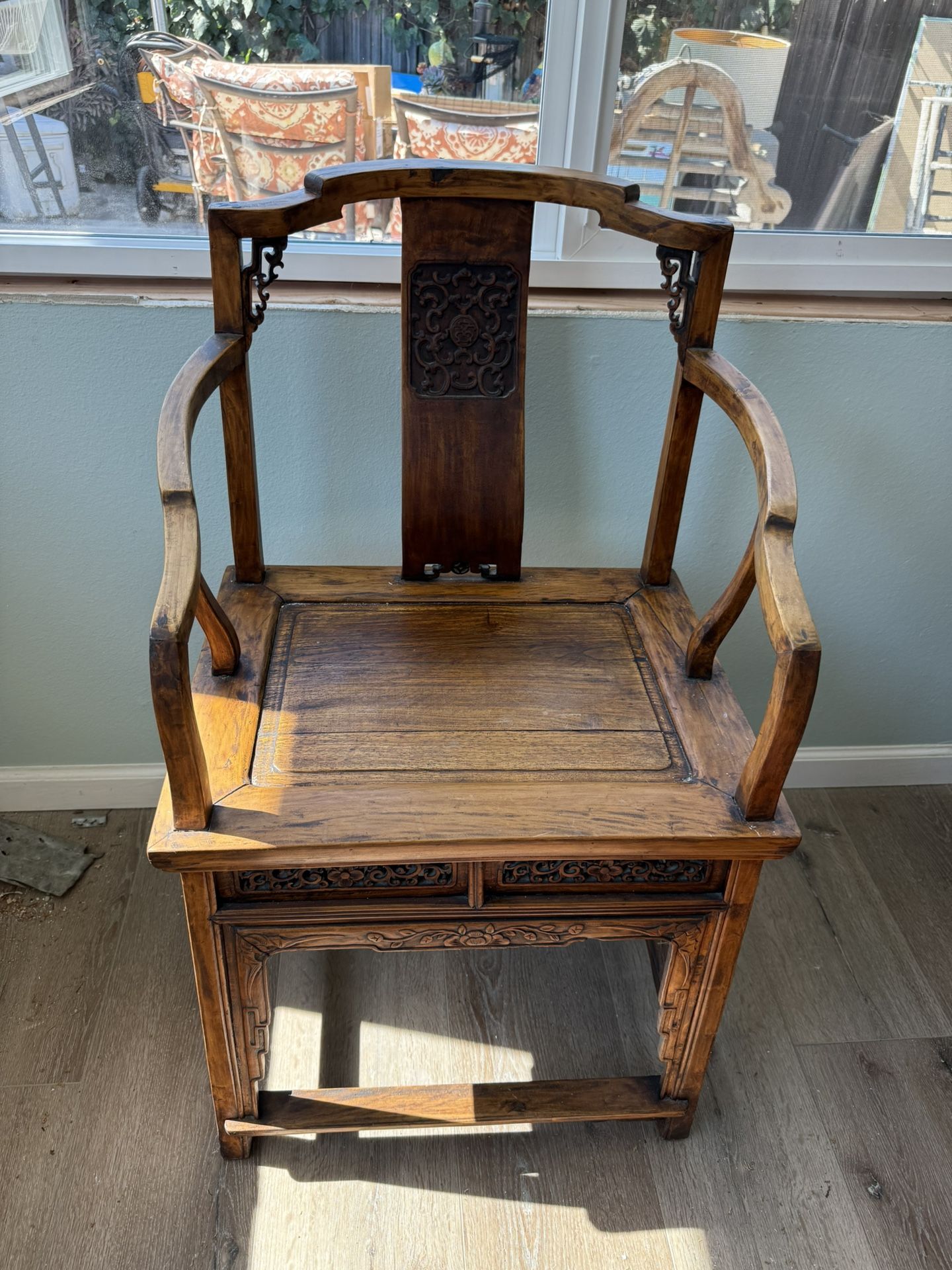 Antique Chinese horseshoe Back Arm chair 