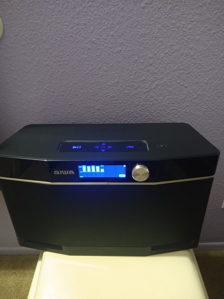 BLUETOOTH SPEAKER, AIWA EXOS- 9 PORTABLE.
200 WATTS, BLUETOOTH, NFC, AUX-IN.
LITHIUM BATTERY PACK LAST UP TO 9 HRS. EXTREMELY LOUD IN EXCELLENT COND