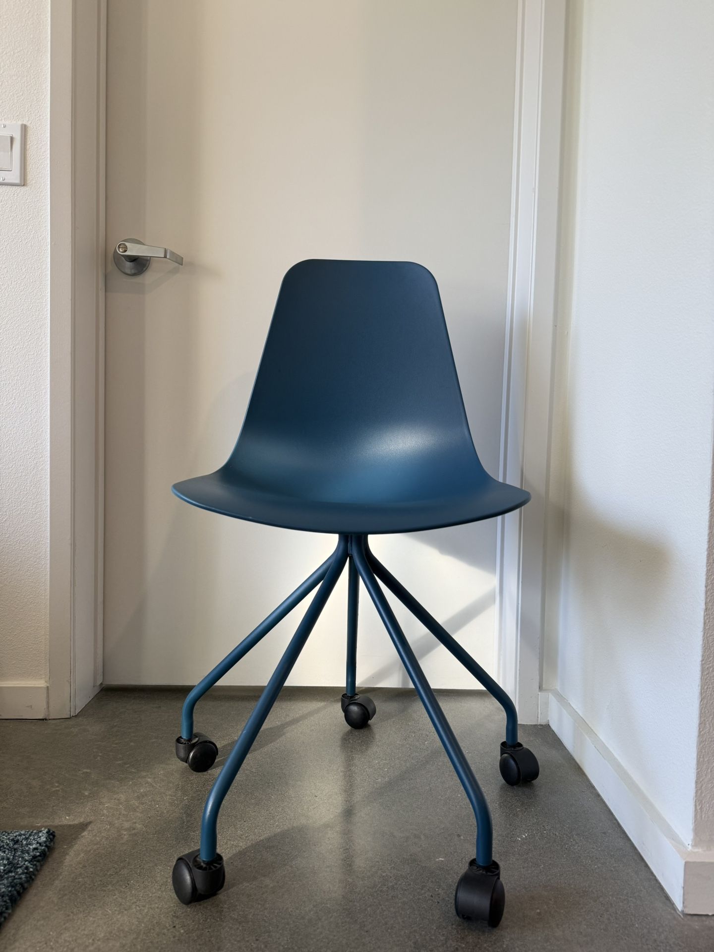 Article Svelti Navy Blue Office Chair