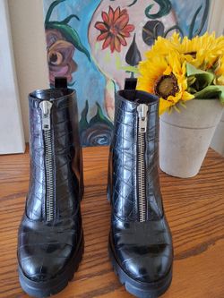 BP "Marley" Black Crocodile Embossed Faux Leather Ankle Boots - Size 9.5M