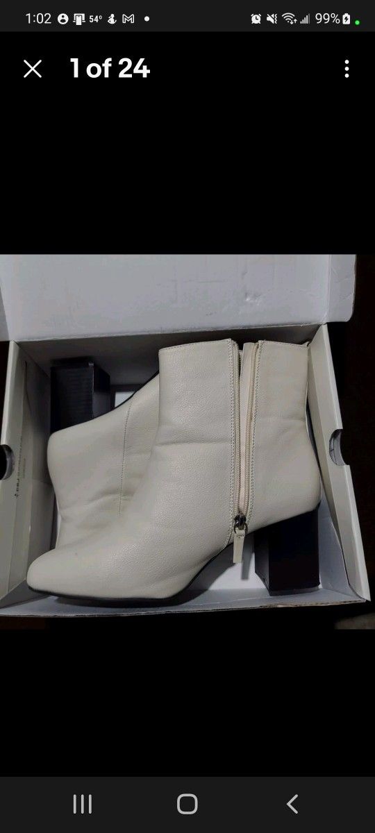 Comfort Est. 1946 White Faux Leather Boots (Size 11) side zippers for closure
