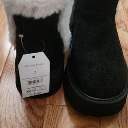 Brand New Size 7 Black Booties