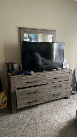 TV & Dresser