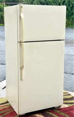 GE 14.4 cubic foot refrigerator top-mount, no-frost Off-White