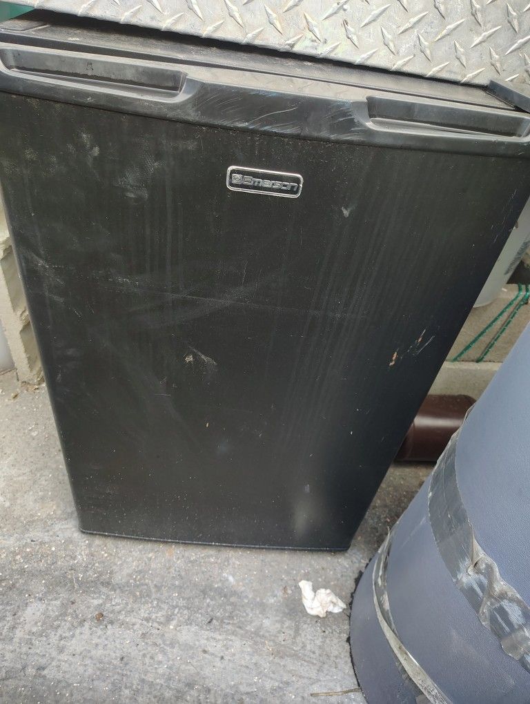 Emerson Mini Fridge 