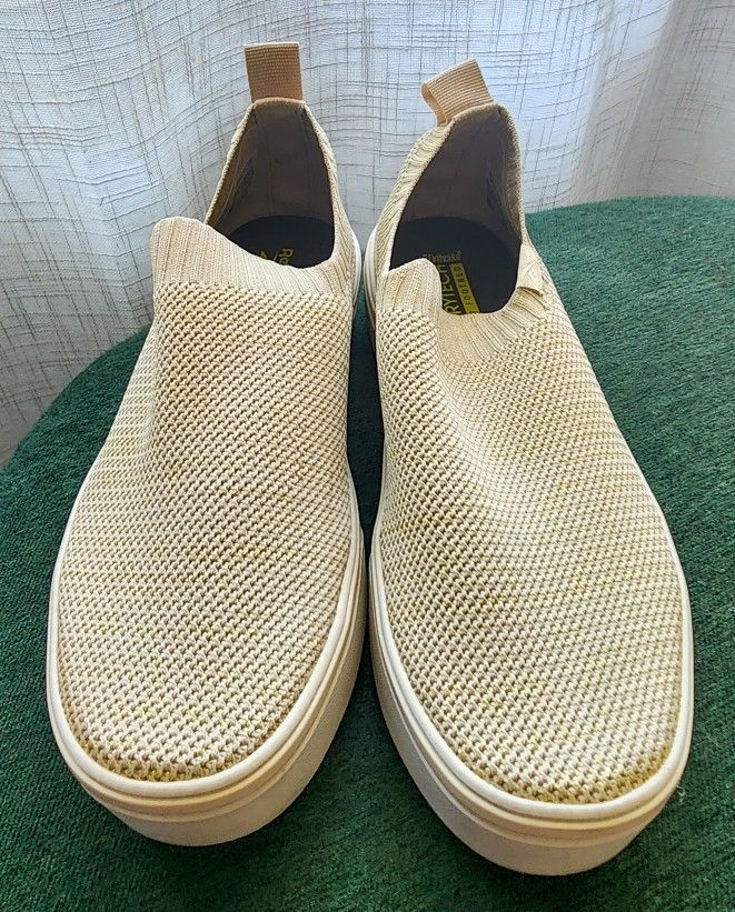 Reebok MemoryTech Slip-On Sneakers – Size 8, Light Beige w/ Gold Thread Detail