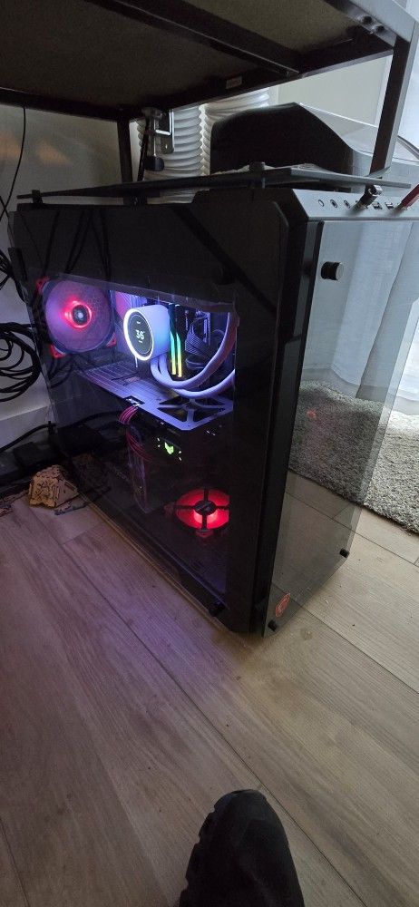 Enthusiast built high end gaming PC