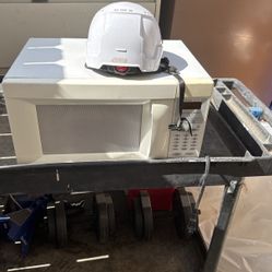Milwaukee Hard Hut Utily Car And Microwave 