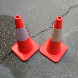 REFLECTIVE ROAD SAFETY OR OBSTACLE COURSE ORANGE CONES, FULL SIZE DOT APPROVED 