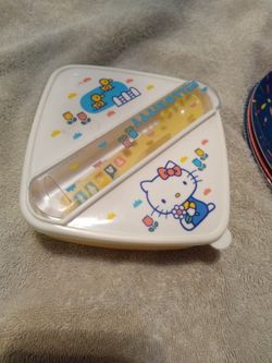 Vintage 1976 Hello Kitty Container And 4 Plates