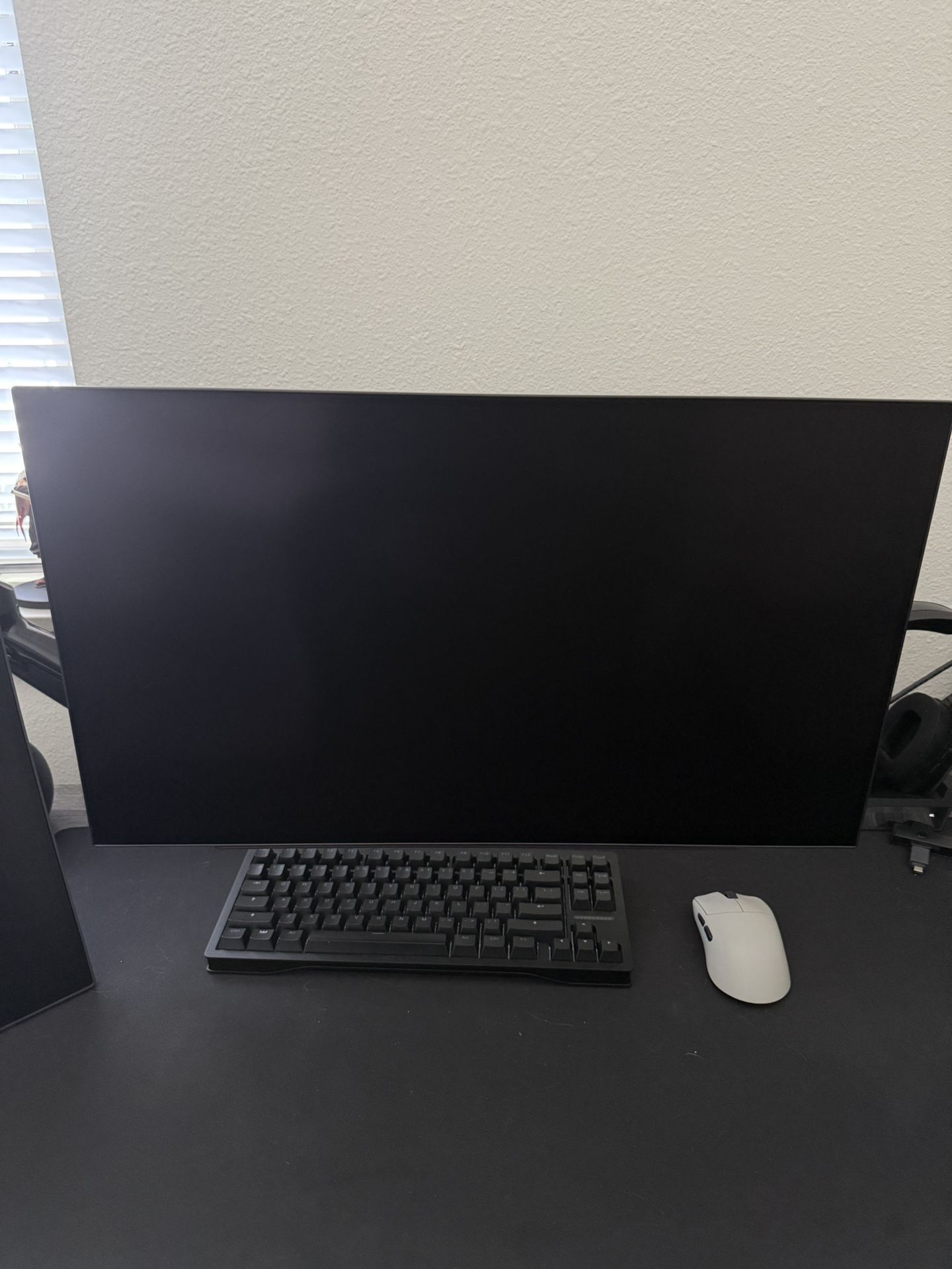 LG Ultragear 27” 1440p 480hz OLED Gaming Monitor