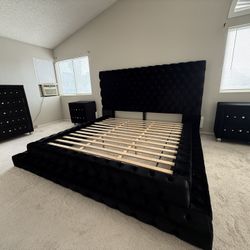 King Size Low Profile Tufted Bed w/ Staircase Base, Black Velvet