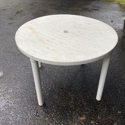 Round Outdoor Table (could use a good clean)