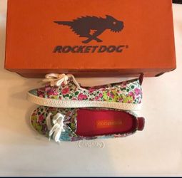 Brand new/unworn girls shoes in size 5.5