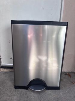 Simple human two bin trashcan