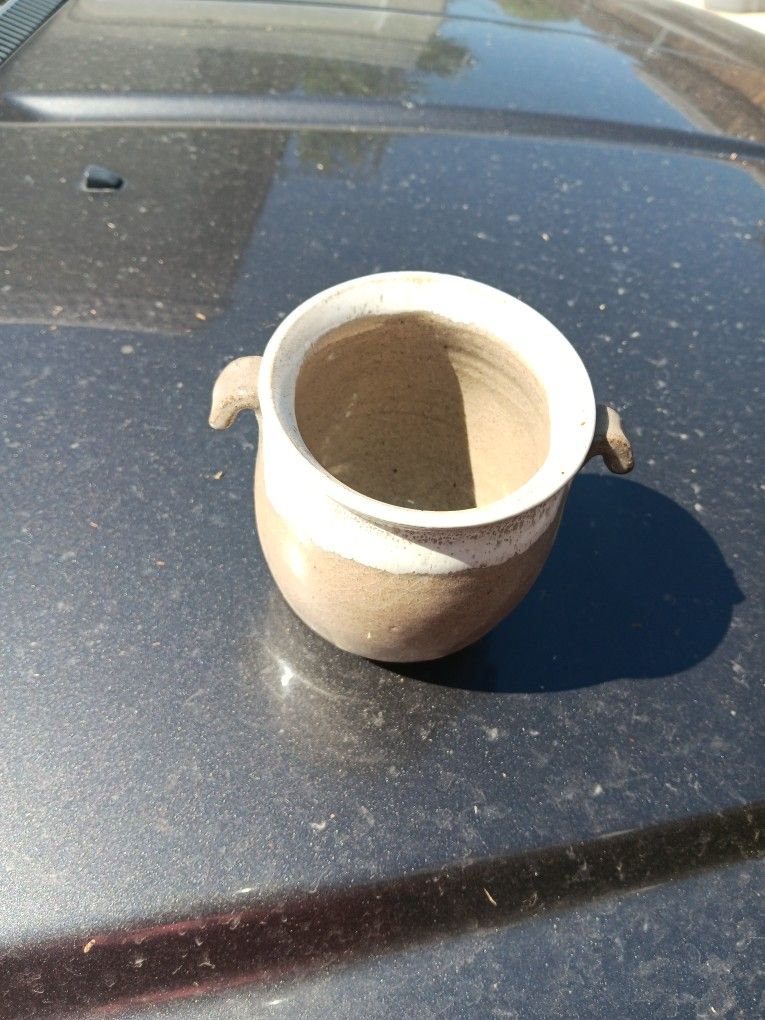 Small decorative pot