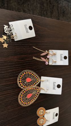 Earrings 