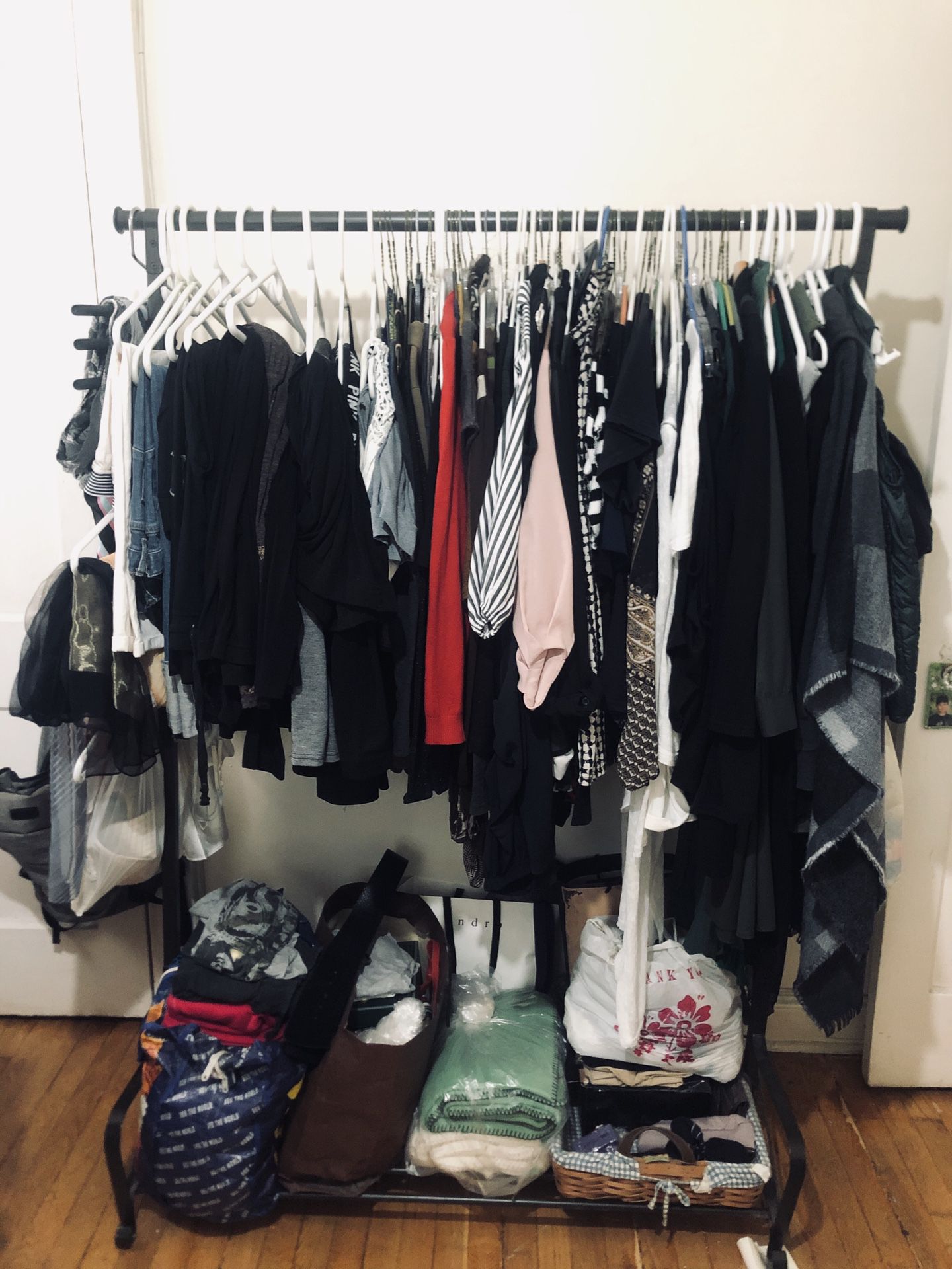 Wardrobe/clothing storage