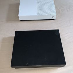 Xbox One S / Xbox One X For Parts Or Restore)