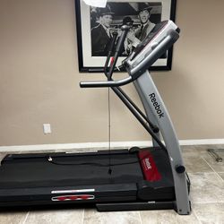 Crosswalk V7.90 Treadmill. Key features 