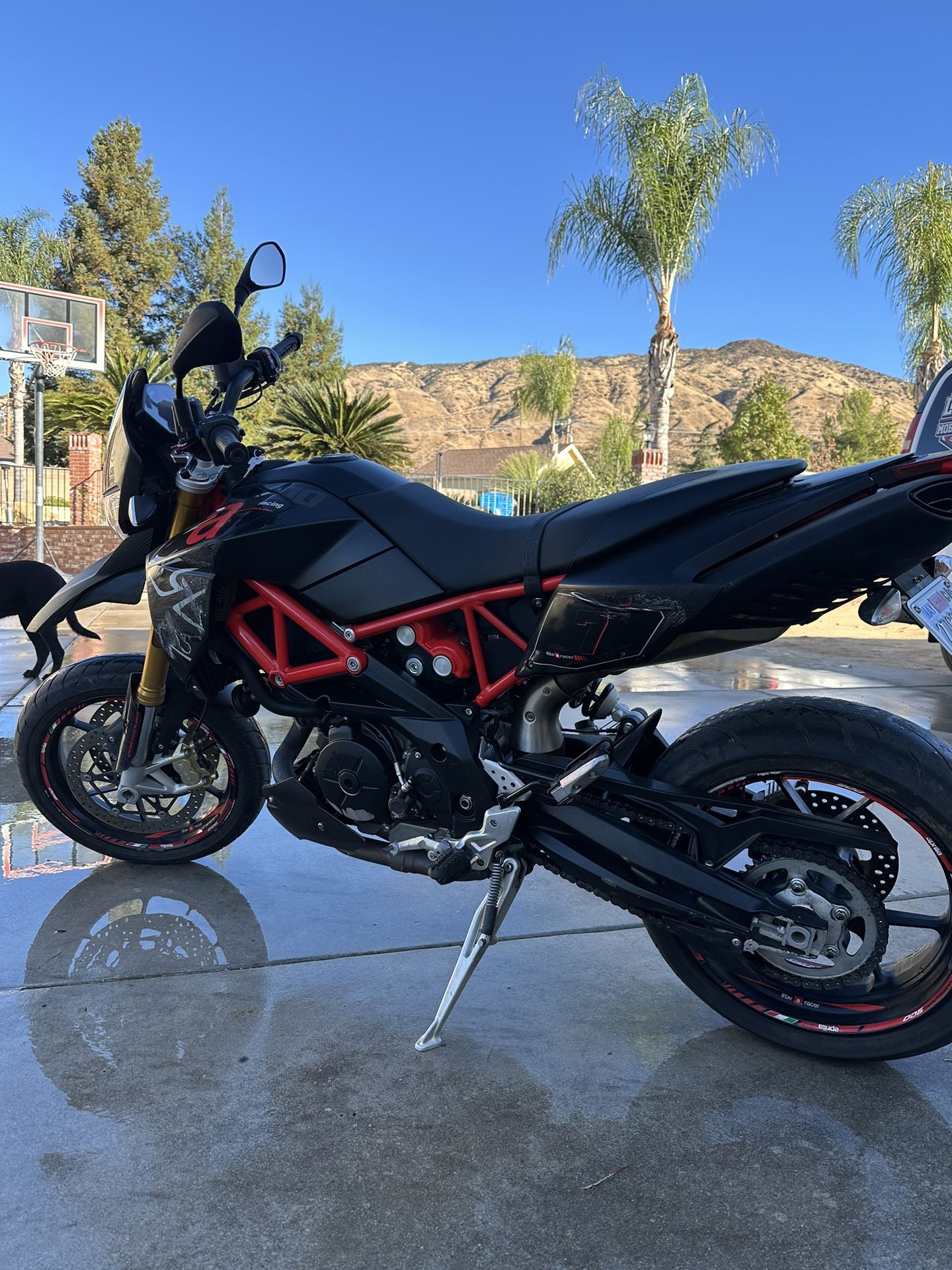 2018 Aprilia Dorsoduro 900 