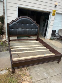Queen bedframe