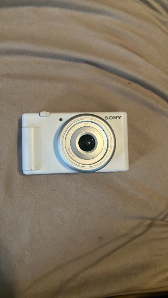 Sony ZV-1F. Vlogging Camera
