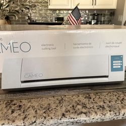 CAMEO Silhouette Electronic Cutting Tool