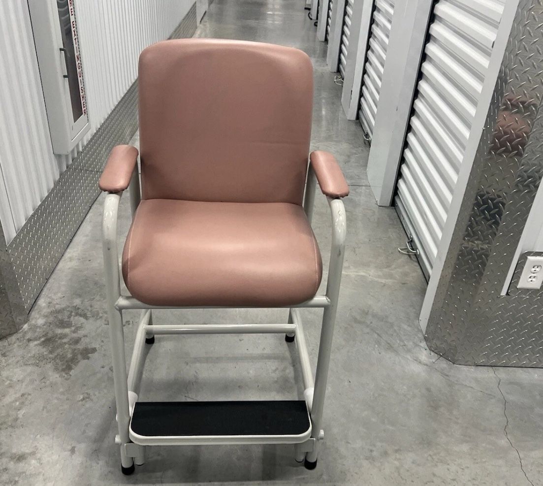 Lumex Everyday Hip Chair W/Footrest, Rosewood GF 350lbs READ. New open box with cosmetic blemishes from storage and transportation. These blemi