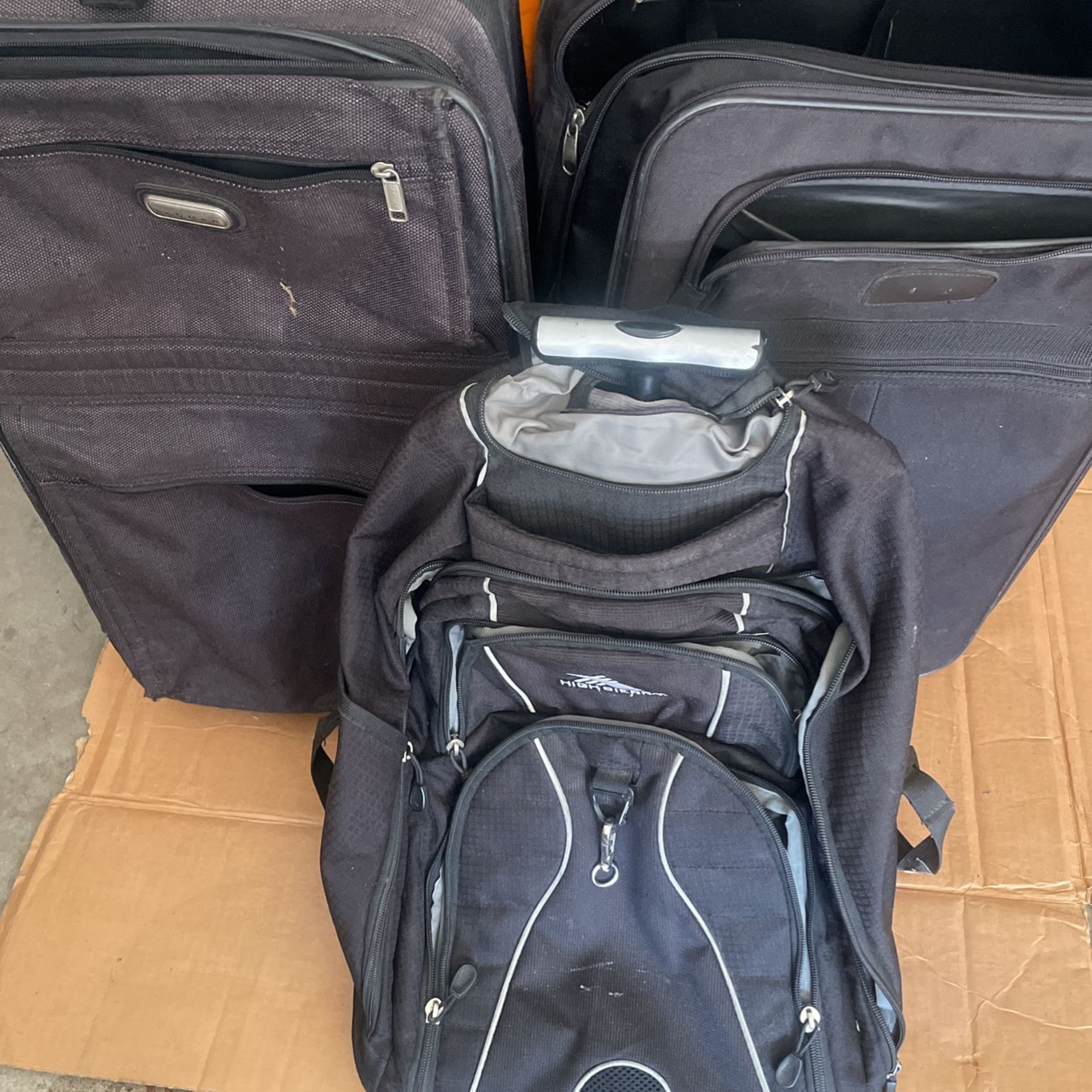 3 Carry On In Good Condition $30/1