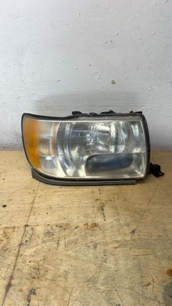 Infiniti QX4 2002-2003 RH Passenger Side Headlamp Assembly