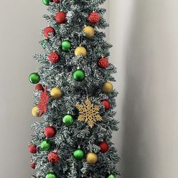 Pre-lit Christmas Tree With Ornaments