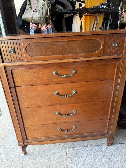 Med century vintage dresser,