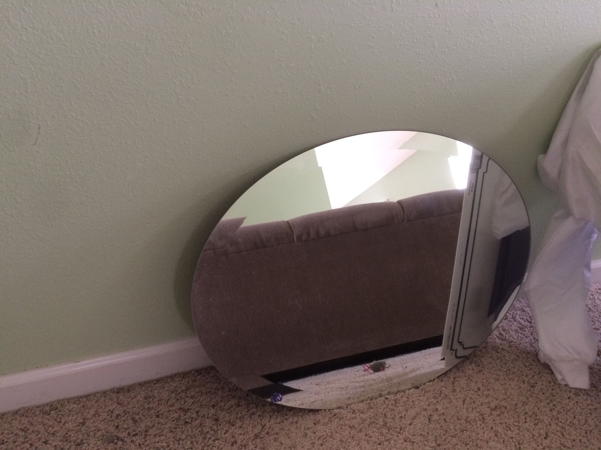 Free oval mirror for pickup