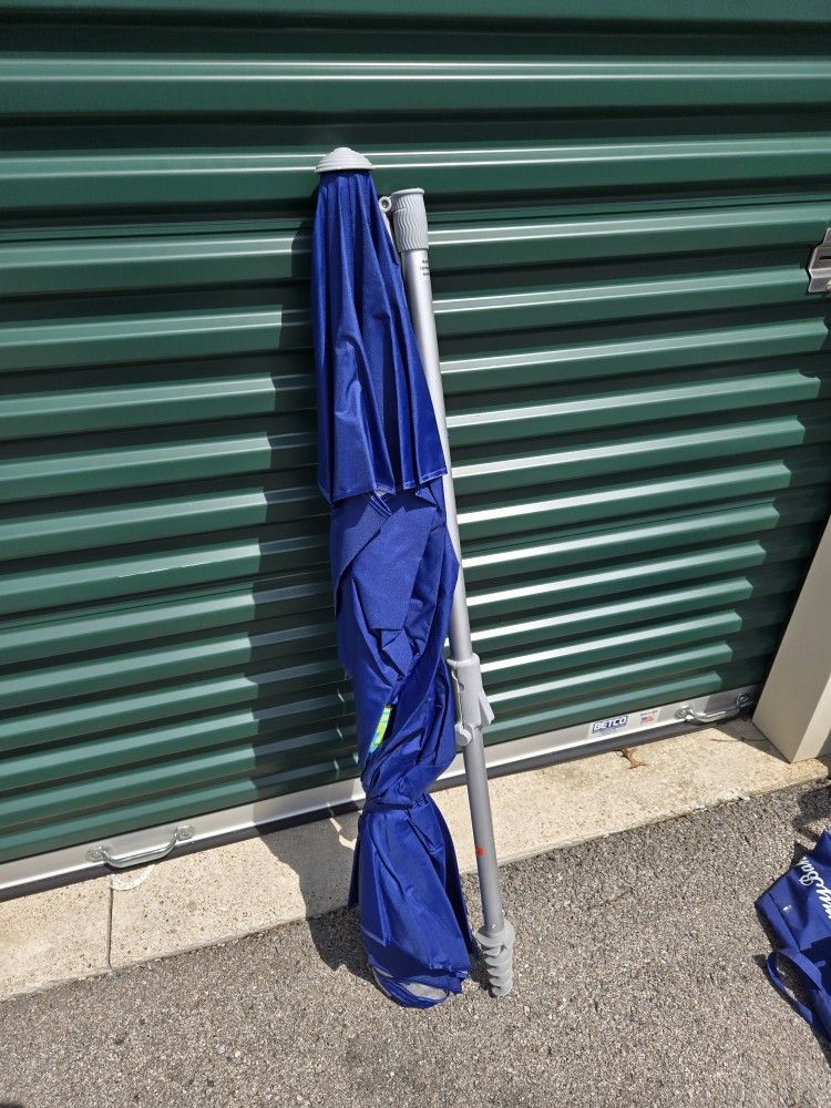 Like New "Tommy Bahama" Beach Umbrella. "CHECK OUT MY PAGE FOR MORE DEALS "