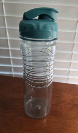 Rubbermaid liquid shakers & storage