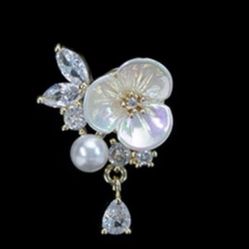 White Tea Flower Ear Rings