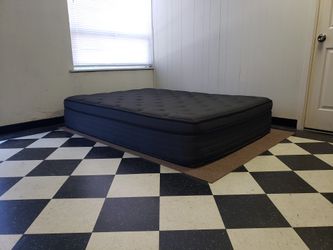 Full size mattress - can DELIVER almost anywhere for $20 extra - please see all photos and read everything 🙂