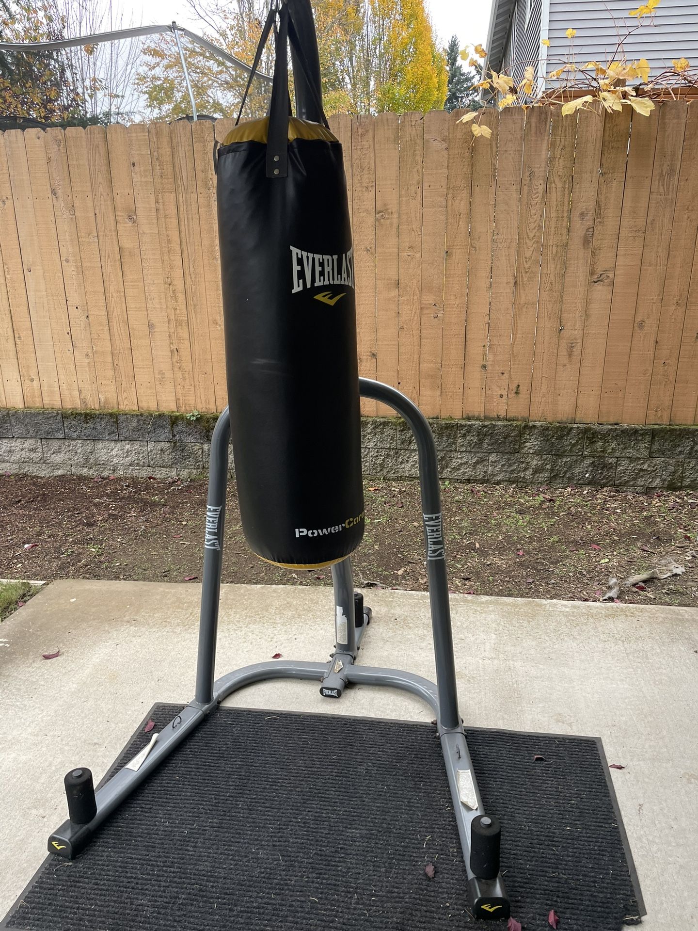 Everlast Punching Bags With Stand