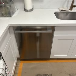 LG Top control Dishwasher (brand New)