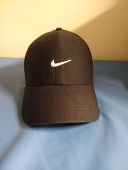 Nike black snap back hat