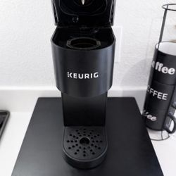 Keurig Coffee Machine W/ Pod Holder/stand