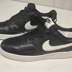 NIKE COURT VISION LOW - Men Size 9