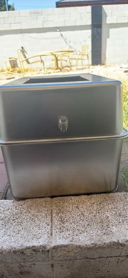 Cat litter box